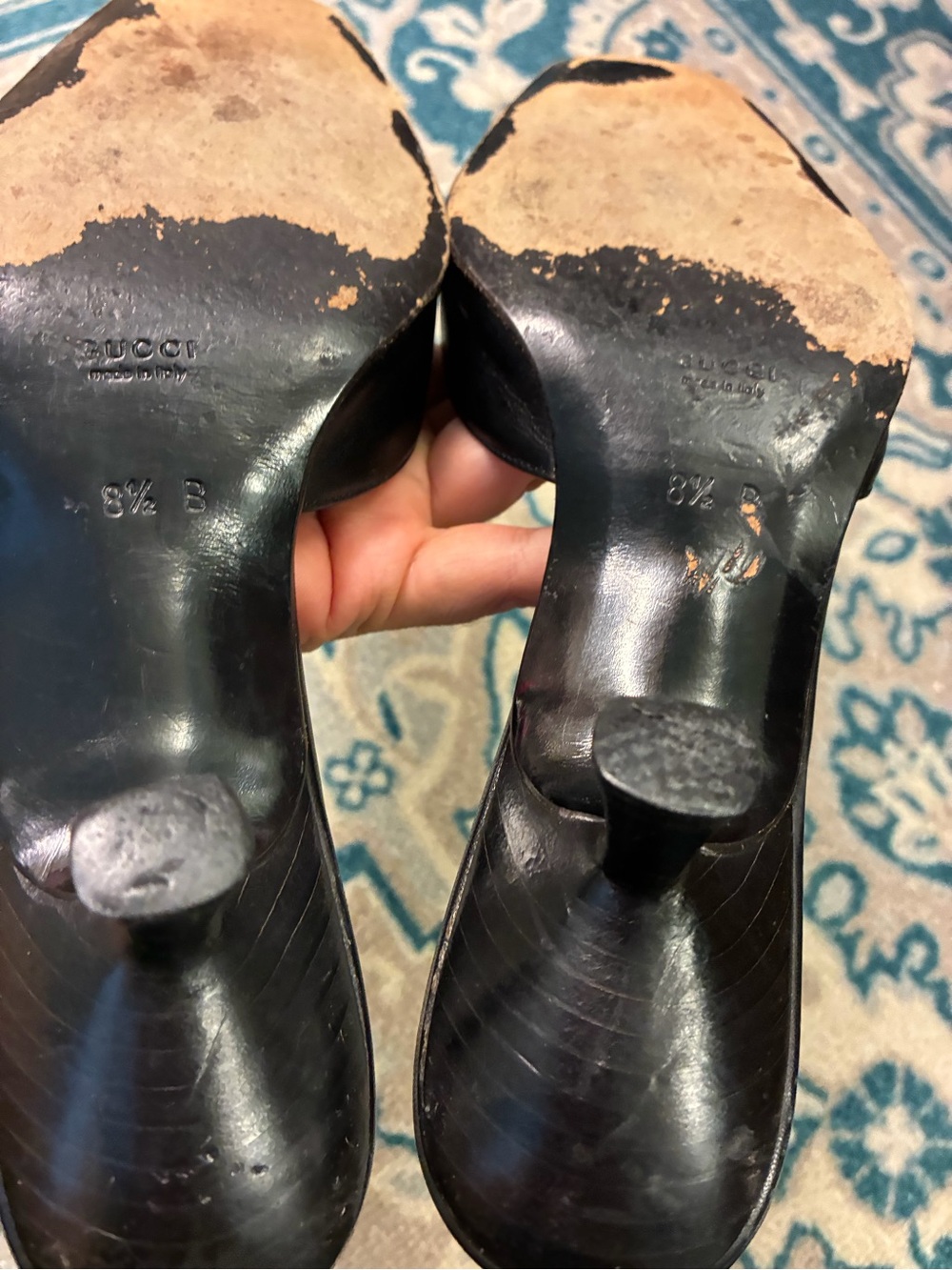 Authentic Vintage Gucci Black women’s leather slip ons. 8 1/2 - Picture 10 of 11